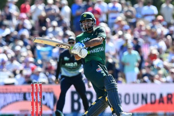 NZ बनाम पाक, 1 T20I: पाकिस्तान के खुशदिल शाह ने न्यूजीलैंड के खिलाफ कंधे के बजरे के लिए जुर्माना लगाया