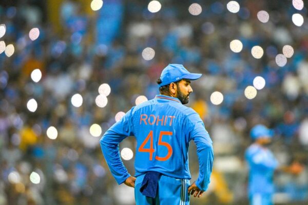 WATCH: रोहित शर्मा वानखेद स्टेडियम के बाद उसके नाम पर खड़ा होने के बाद भावुक हो जाता है