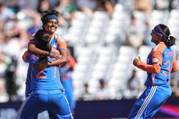 Ind v Eng: SREE CHARANI ट्रेंट ब्रिज में WT20I डेब्यू पर चार विकेट लेता है